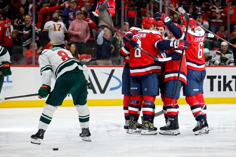Ovechkin pulls closer to 900 goals with first of season
